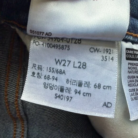 Levi’s Wedgie Straight High Rise Jeans in Medium Wash Size 27 - Picture 6 of 8